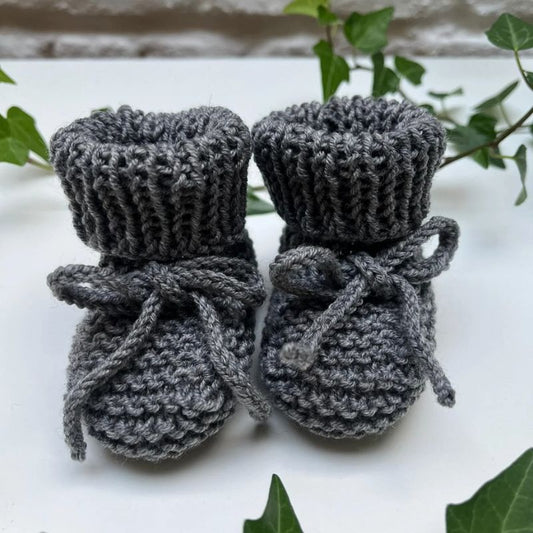 Les chaussons bébé gris souris 