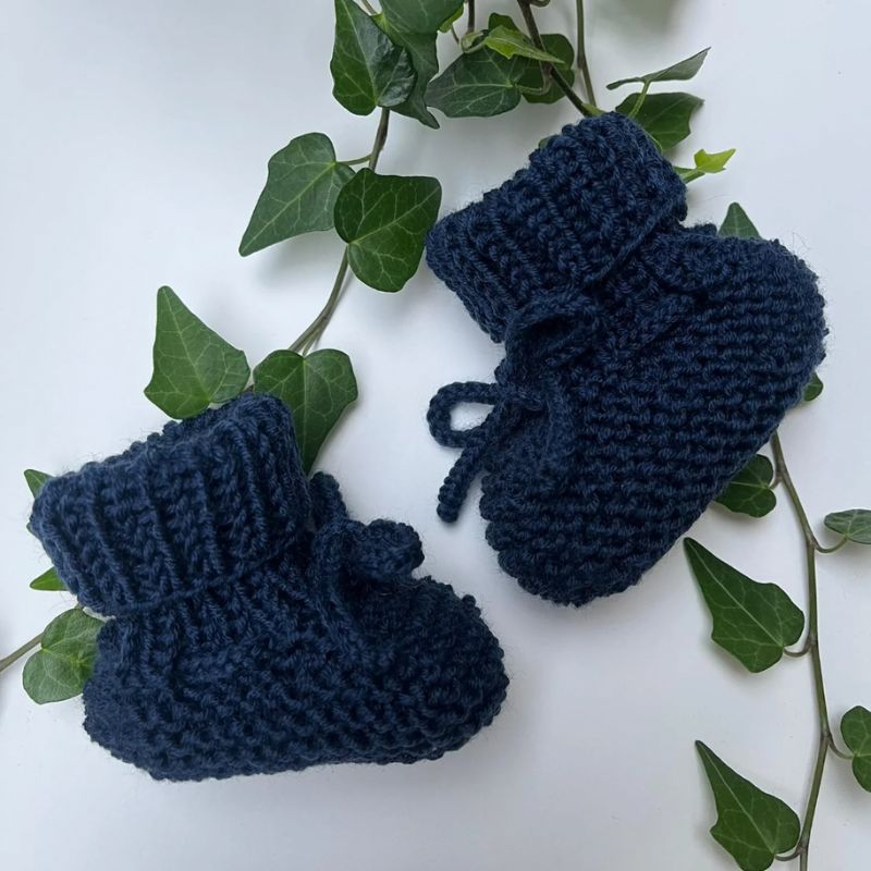 Les chaussons bébé bleu marine univers 2