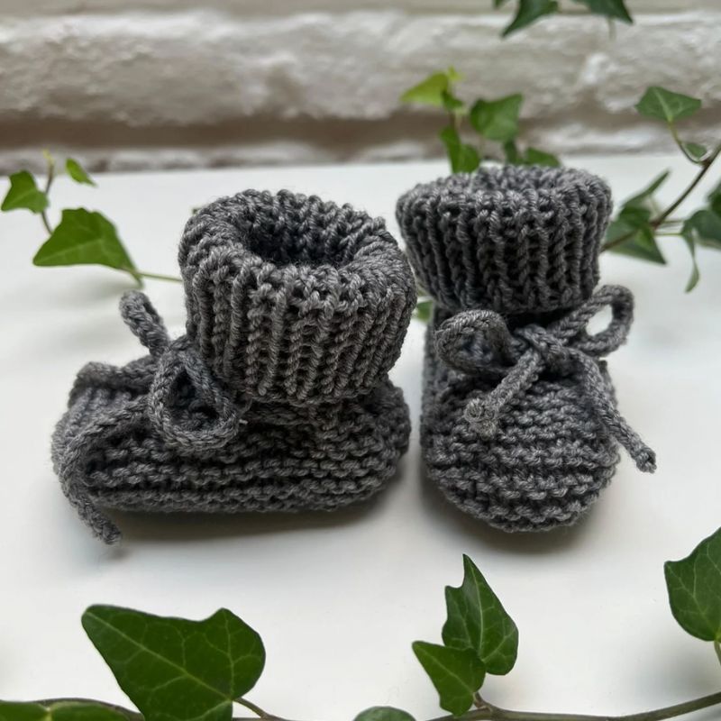 Les chaussons bébé gris souris univers 3